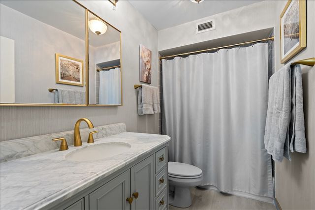 6007 N SHERIDAN Road 37B, Chicago, IL 60660