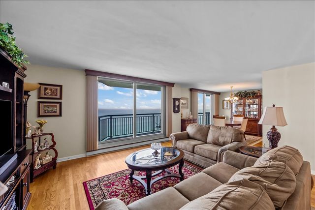 6007 N SHERIDAN Road 37B, Chicago, IL 60660