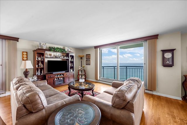 6007 N SHERIDAN Road 37B, Chicago, IL 60660