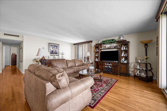 6007 N SHERIDAN Road 37B, Chicago, IL 60660