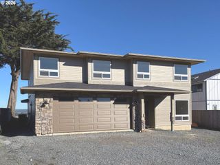 360 2ND St, Bandon, OR 97411
