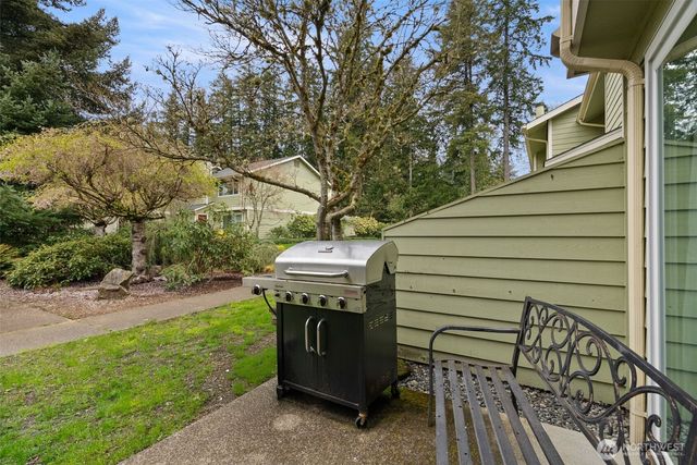 3931 NW Fairway Lane, Bremerton, WA 98312