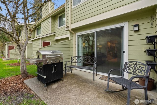 3931 NW Fairway Lane, Bremerton, WA 98312