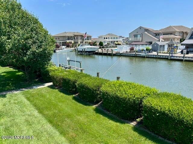33 Freeman Court, Toms River, NJ 08753