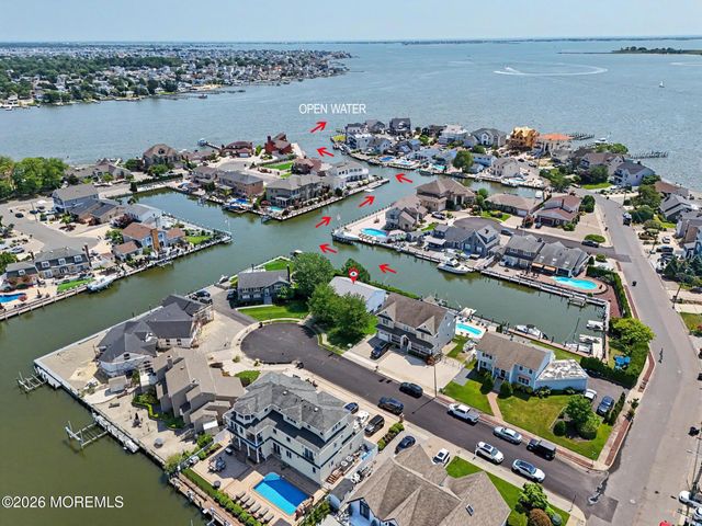 33 Freeman Court, Toms River, NJ 08753