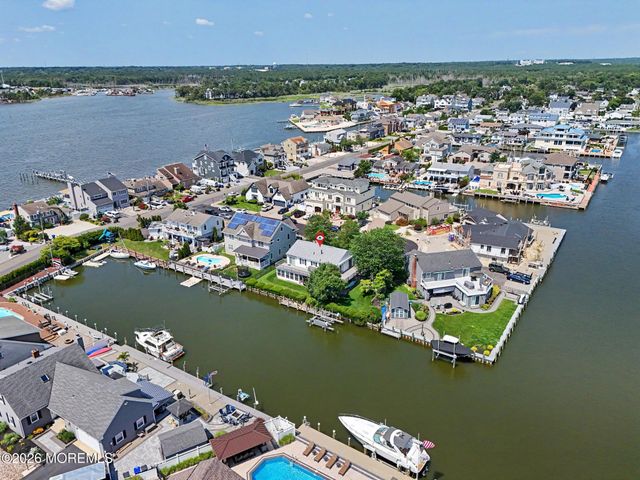 33 Freeman Court, Toms River, NJ 08753