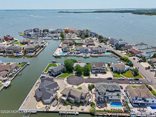 33 Freeman Court, Toms River, NJ 08753