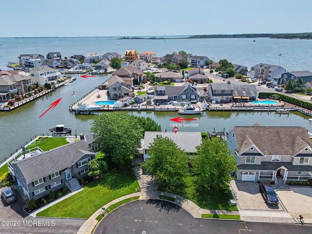 33 Freeman Court, Toms River, NJ 08753