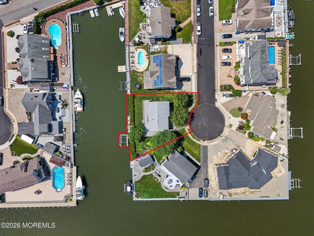 33 Freeman Court, Toms River, NJ 08753