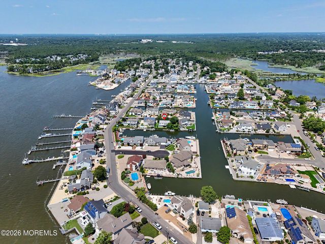 33 Freeman Court, Toms River, NJ 08753