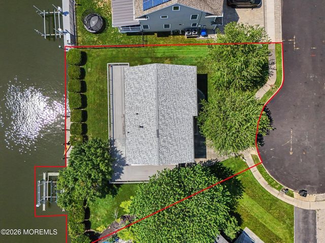 33 Freeman Court, Toms River, NJ 08753