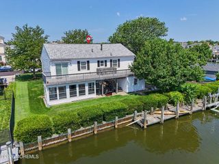 33 Freeman Court, Toms River, NJ 08753