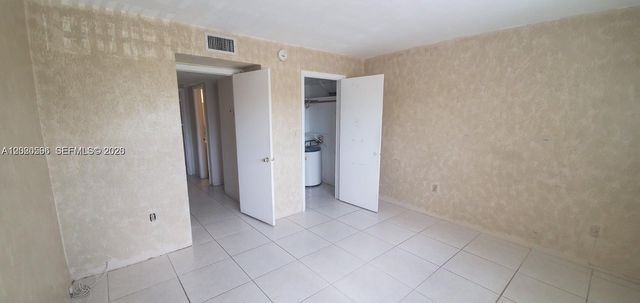 465 Swallow Dr 9, Miami Springs, FL 33166