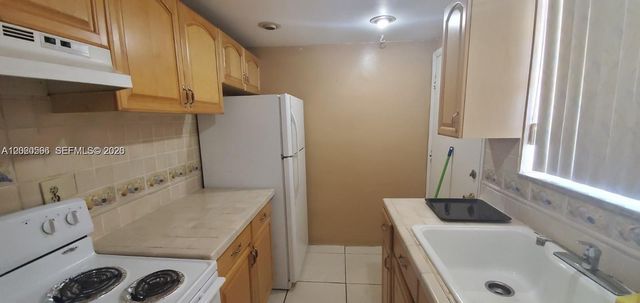 465 Swallow Dr 9, Miami Springs, FL 33166