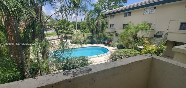 465 Swallow Dr 9, Miami Springs, FL 33166