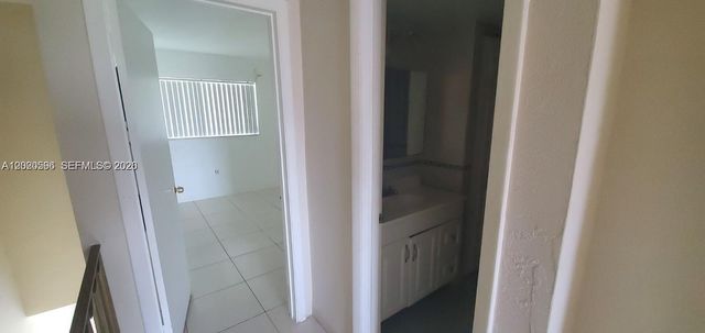 465 Swallow Dr 9, Miami Springs, FL 33166
