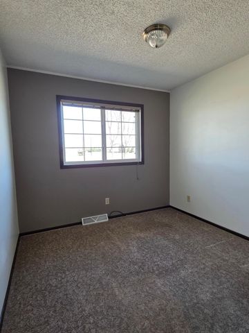 2713 4th Avenue S, Moorhead, MN 56560