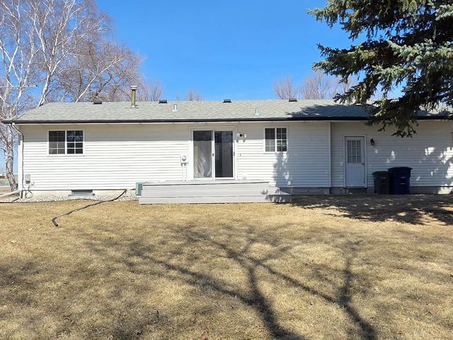 2713 4th Avenue S, Moorhead, MN 56560