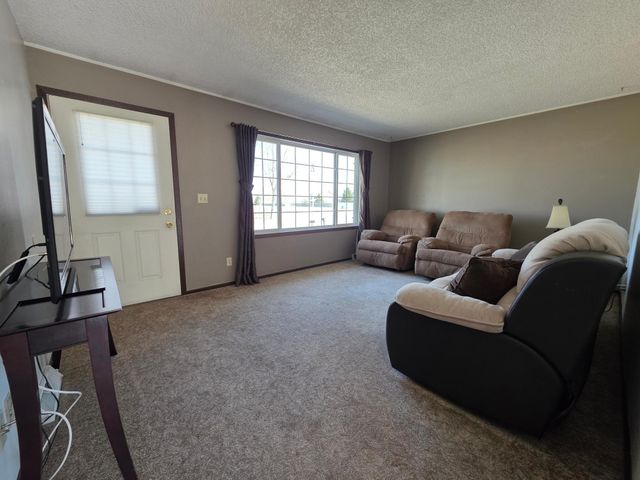 2713 4th Avenue S, Moorhead, MN 56560