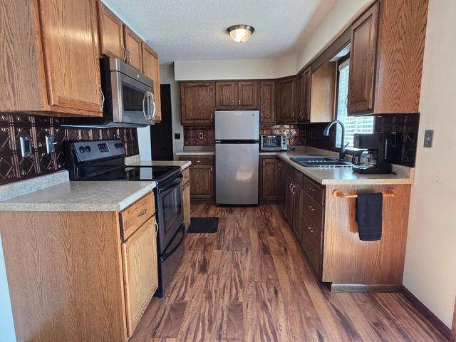 2713 4th Avenue S, Moorhead, MN 56560