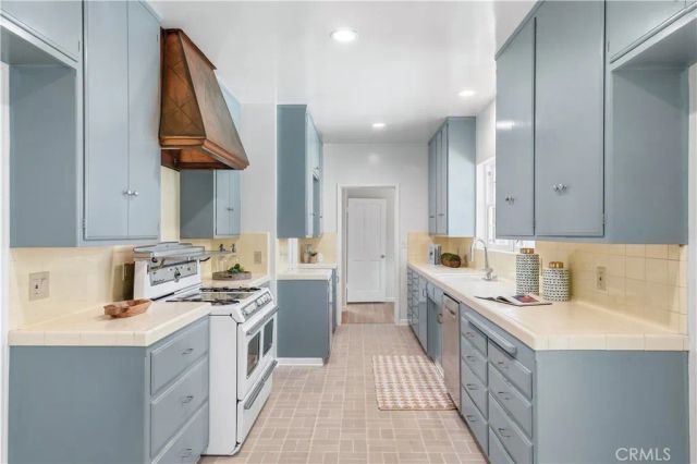 2214 N Westwood, Santa Ana, CA 92706
