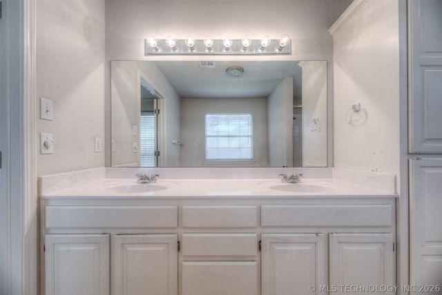 19719 E 45th Street, Broken Arrow, OK 74014