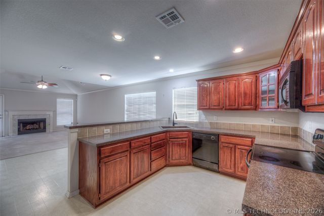 19719 E 45th Street, Broken Arrow, OK 74014