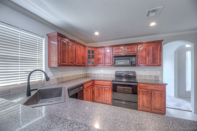 19719 E 45th Street, Broken Arrow, OK 74014