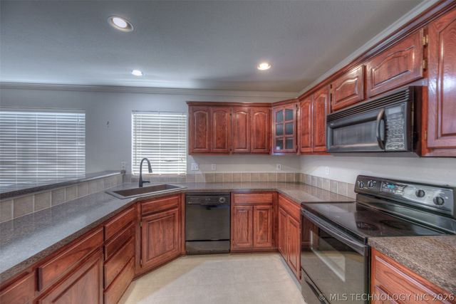 19719 E 45th Street, Broken Arrow, OK 74014