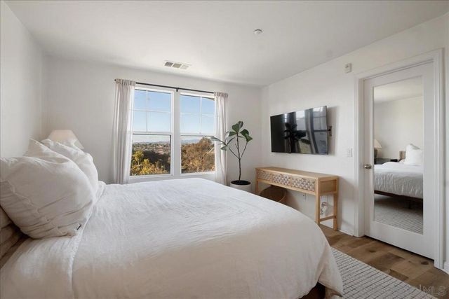 750 Harbor Cliff Way 102, Oceanside, CA 92054