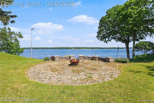 5118 S Shore Drive, Whitehall, MI 49461