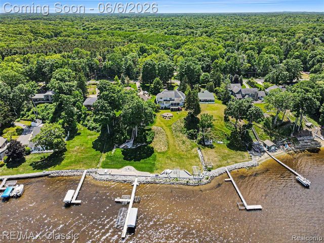 5118 S Shore Drive, Whitehall, MI 49461
