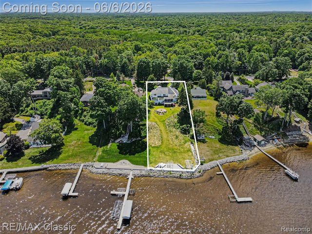 5118 S Shore Drive, Whitehall, MI 49461
