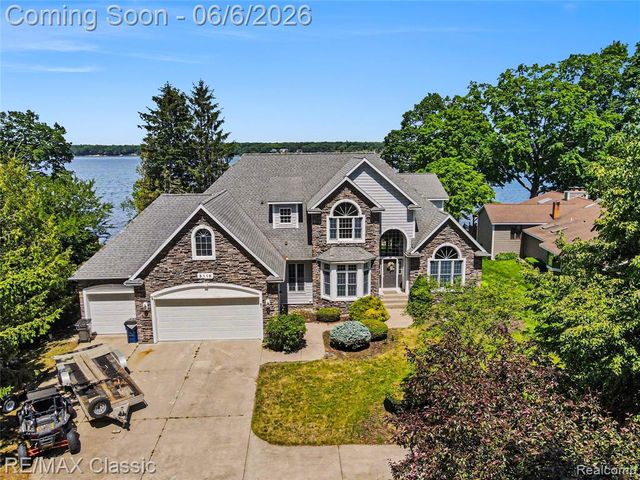 5118 S Shore Drive, Whitehall, MI 49461