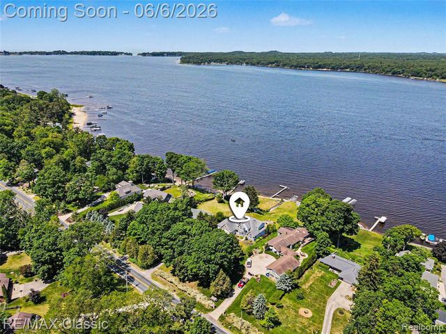 5118 S Shore Drive, Whitehall, MI 49461