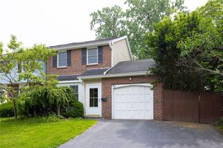 21 Upton Place, Rochester, NY 14612