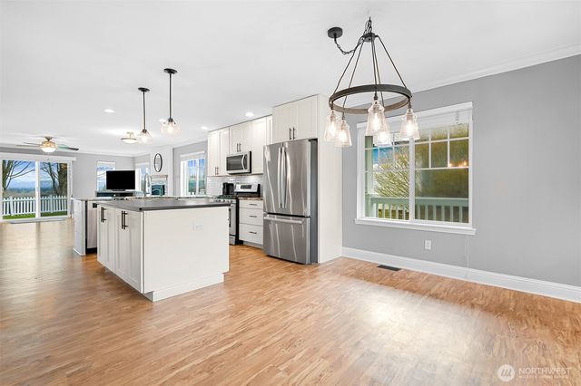 6204 Lincoln Drive, Ferndale, WA 98248