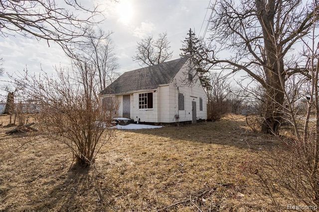 1013 W Pasadena Avenue, Flint, MI 48504