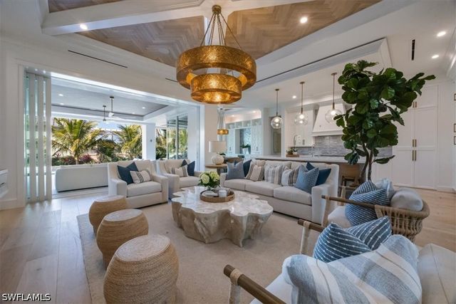 493 8th AVE S, Naples, FL 34102