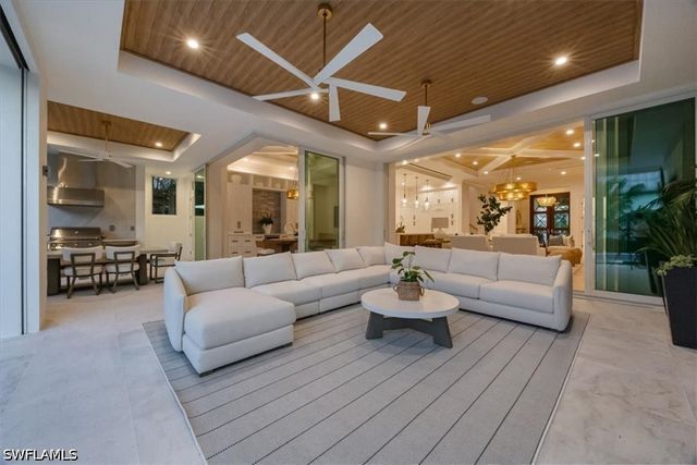 493 8th AVE S, Naples, FL 34102