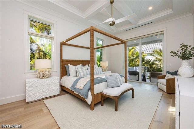 493 8th AVE S, Naples, FL 34102