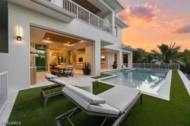 493 8th AVE S, Naples, FL 34102