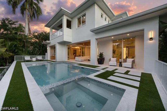 493 8th AVE S, Naples, FL 34102
