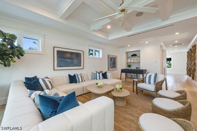 493 8th AVE S, Naples, FL 34102
