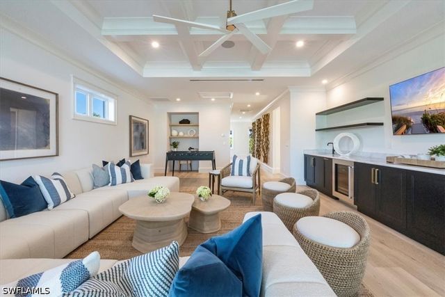 493 8th AVE S, Naples, FL 34102