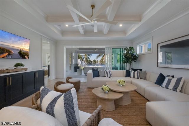 493 8th AVE S, Naples, FL 34102