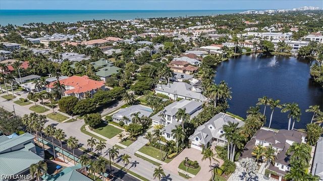 493 8th AVE S, Naples, FL 34102