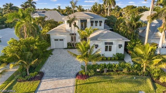493 8th AVE S, Naples, FL 34102
