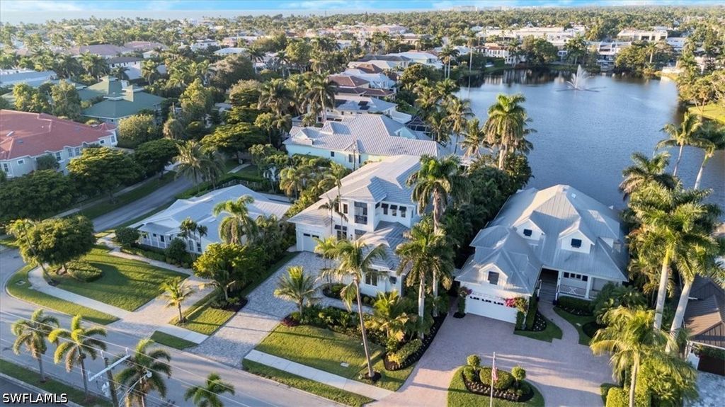 493 8th AVE S, Naples, FL 34102