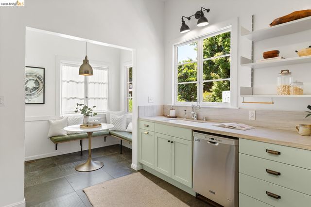 2811 Parker St, Berkeley, CA 94704